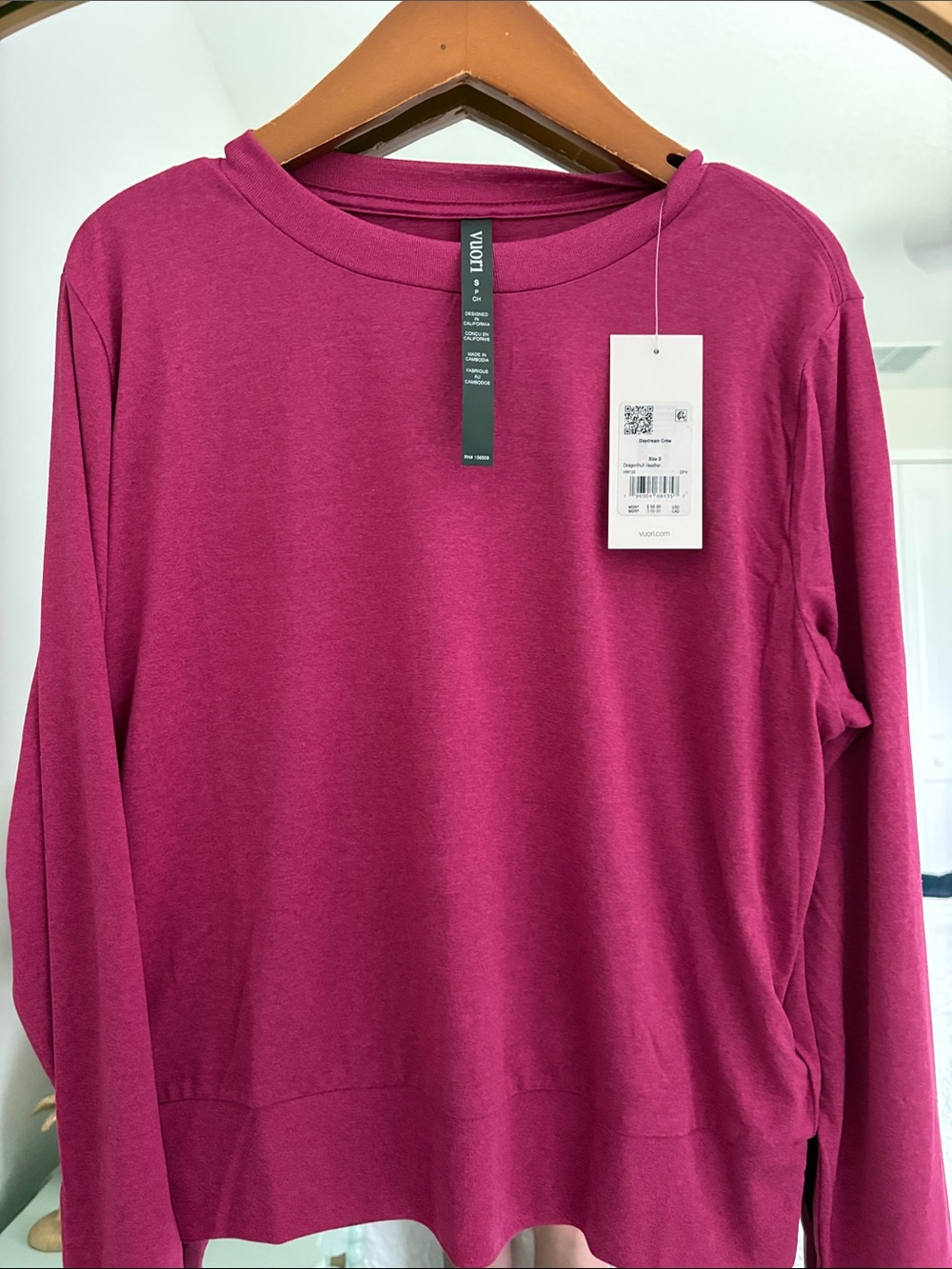 Vuori Long Sleeve Crewneck Top in Raspberry